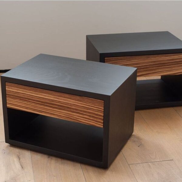 پاتختی مکعبی مشکی با کشو طرح چوبی و بدنه MDF – مدل تارا